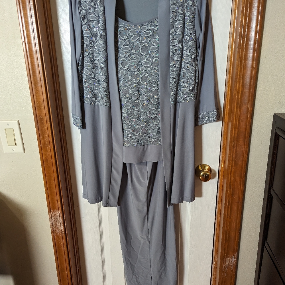 Women's 2 piece set w/pants, and attached sleeveless w/  open jacket, Size 12